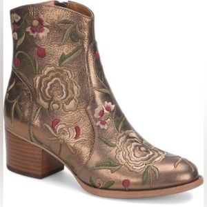 NIB Sofft “Westmont” embroidered bootie, copper/Brownwood, size 10